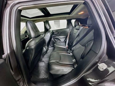 Used 2015 Jeep Cherokee Limited w/ Luxury Group AWD/4WD image 27