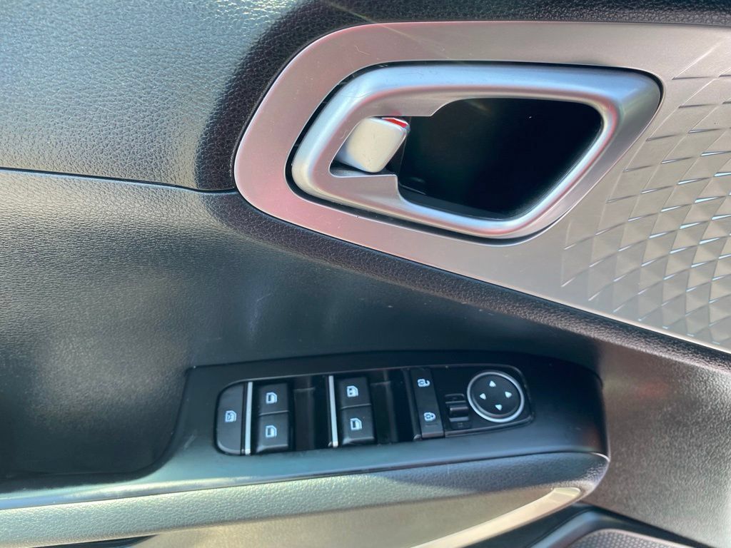Used 2023 Kia Soul LX w/ LX Technology Package FWD image 21