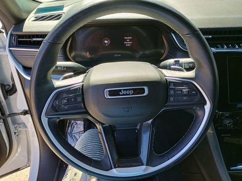 Used 2022 Jeep Grand Cherokee L Laredo image 27