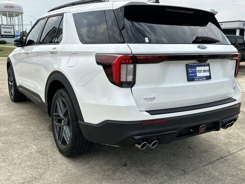 Used 2025 Ford Explorer ST AWD/4WD image 8