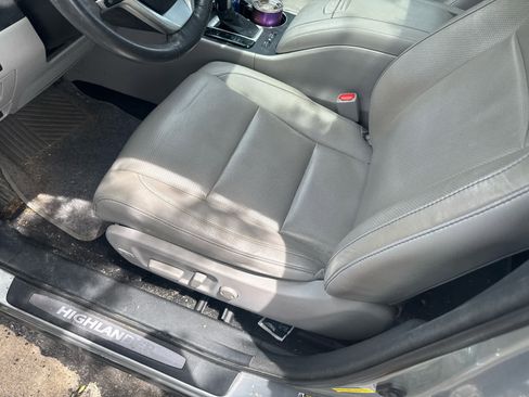 Used 2015 Toyota Highlander Limited FWD image 10