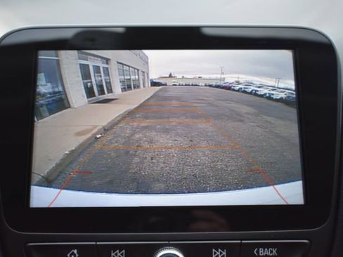 Used 2018 Chevrolet Malibu LT image 28