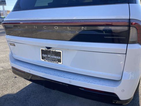New 2025 Lincoln Navigator Reserve AWD/4WD image 4