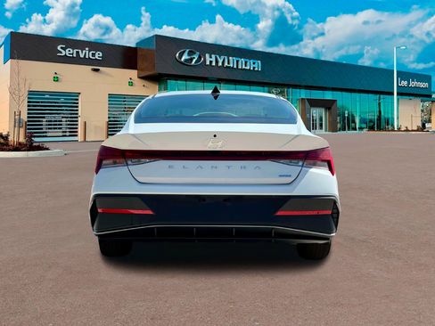 New 2025 Hyundai Elantra Blue image 6