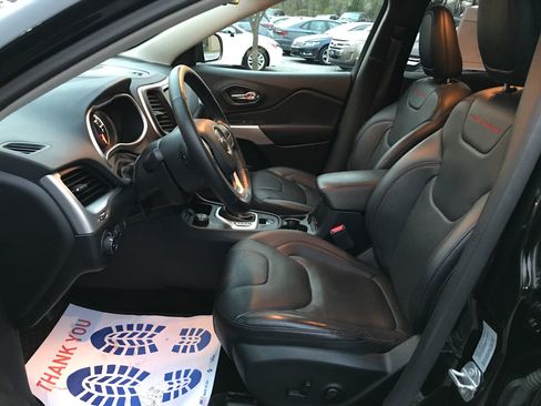 Used 2018 Jeep Cherokee Trailhawk w/ Quick Order Package 27L image 24