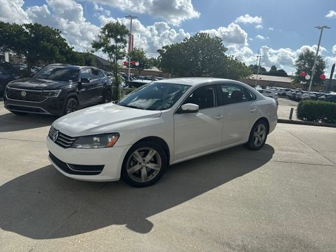 Used 2013 Volkswagen Passat 2.5 SE FWD image 2