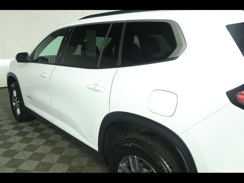 Used 2025 GMC Acadia Elevation FWD image 8