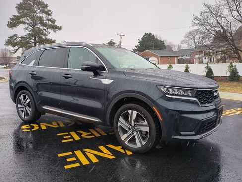 Used 2023 Kia Sorento EX image 2