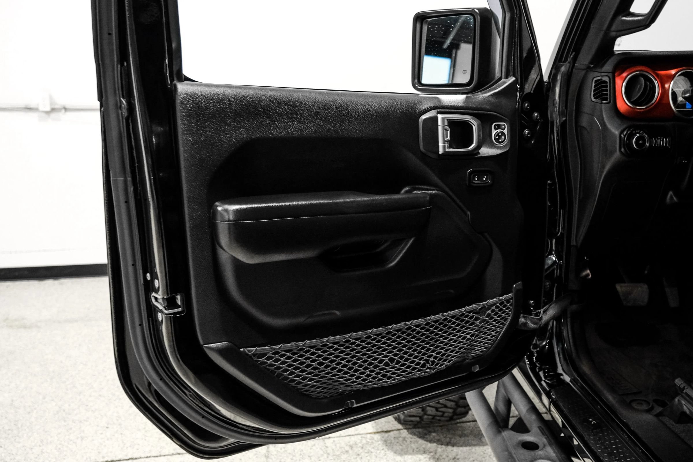 Used 2019 Jeep Wrangler Unlimited Rubicon AWD/4WD image 39