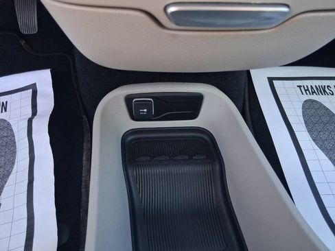 Used 2023 Chrysler Pacifica Touring-L FWD image 19