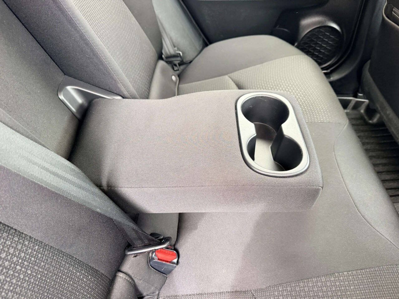 Used 2022 Toyota Prius LE FWD image 28