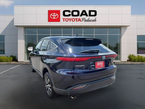 Used 2024 Toyota Venza LE AWD/4WD image 3