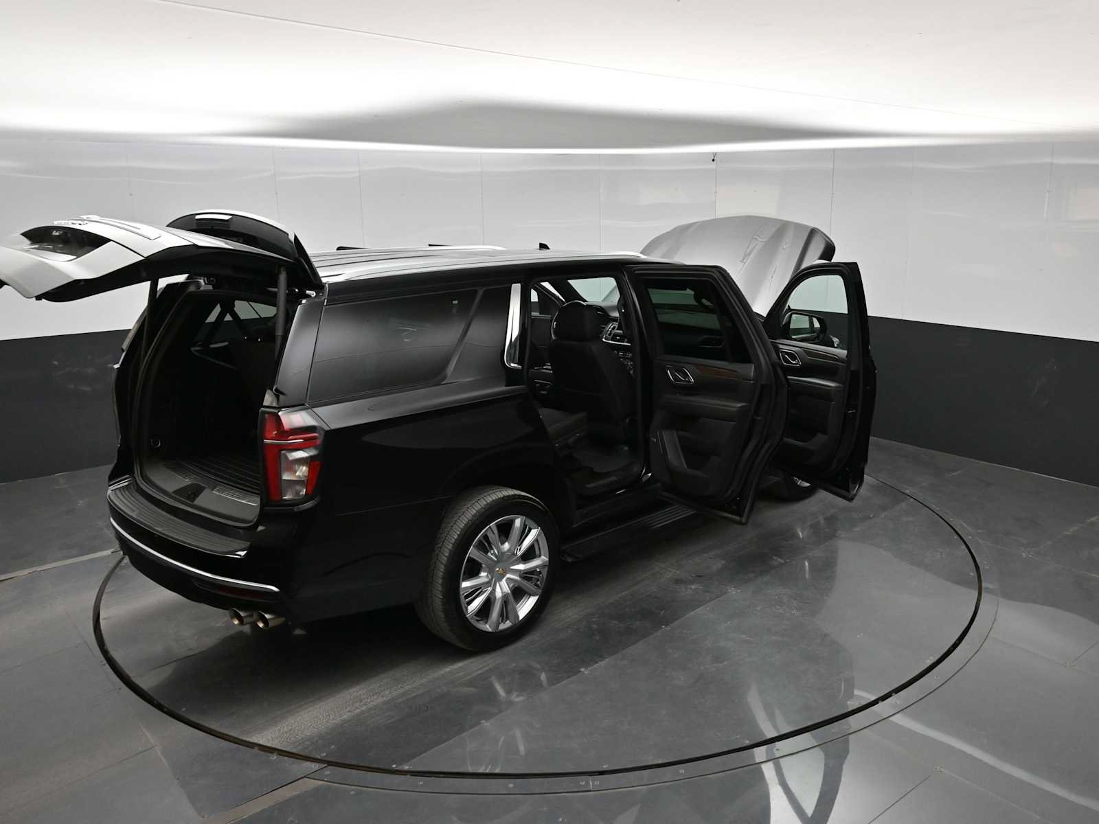 Used 2024 Chevrolet Tahoe High Country w/ Premium Package AWD/4WD image 42