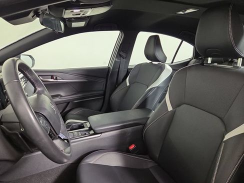 Used 2025 Toyota Camry SE FWD image 13