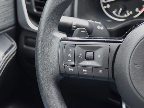 Used 2021 Nissan Rogue S image 22