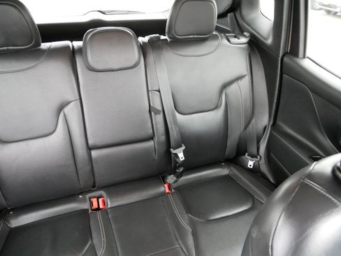 Used 2016 Jeep Renegade Limited image 14