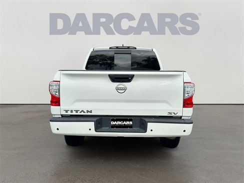 Used 2023 Nissan Titan SV image 6