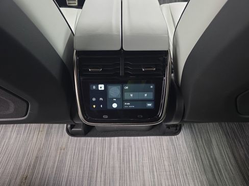 Used 2024 Rivian R1S Adventure AWD/4WD image 30