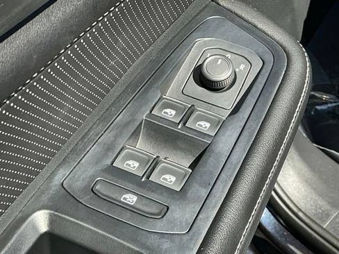Certified 2024 Volkswagen Atlas Cross Sport SE FWD image 11