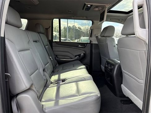 Used 2020 Chevrolet Suburban LT image 19