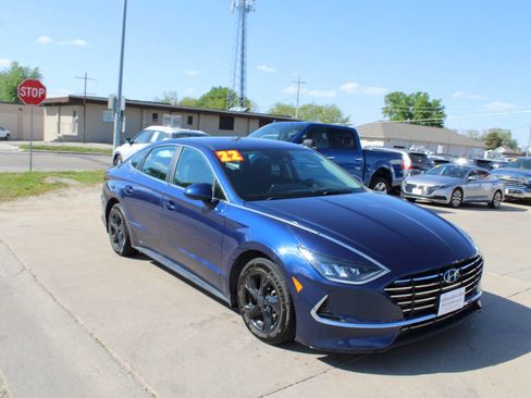 Used 2022 Hyundai Sonata SE FWD image 2