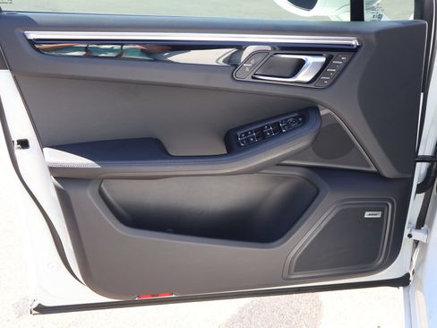 Certified 2024 Porsche Macan S AWD/4WD image 14