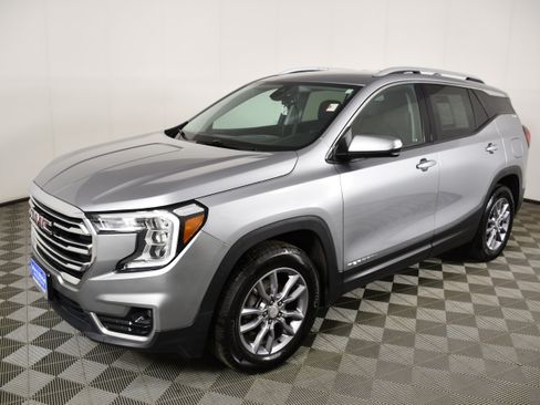 Used 2024 GMC Terrain SLT AWD/4WD image 10