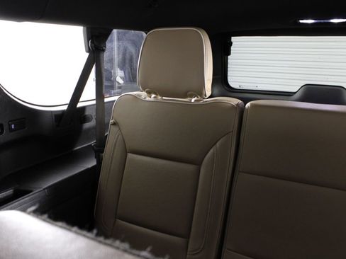 Used 2024 Chevrolet Suburban Premier RWD image 21
