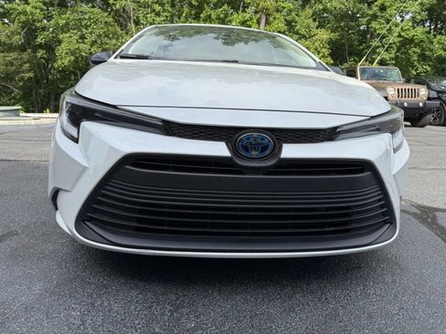 Used 2025 Toyota Corolla LE FWD image 6