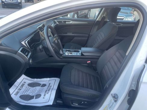 Used 2018 Ford Fusion SE FWD image 13