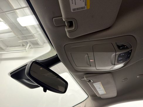 Used 2024 Chrysler Pacifica Touring-L FWD image 32