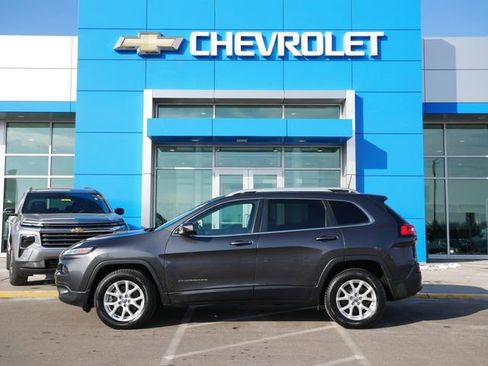 Used 2016 Jeep Cherokee Latitude image 4