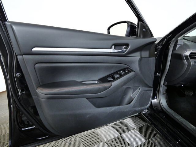 Used 2025 Nissan Altima 2.5 SR AWD/4WD image 16