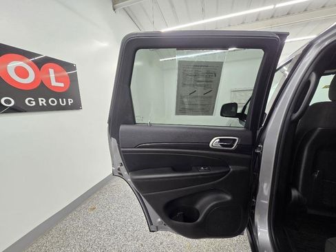 Used 2020 Jeep Grand Cherokee Laredo w/ Security & Convenience Group AWD/4WD image 30