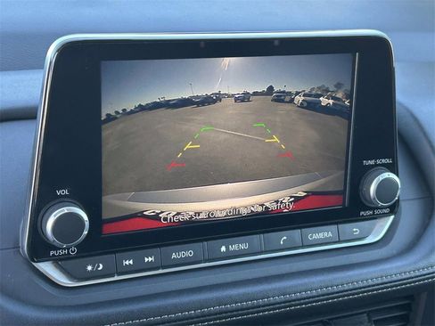 Used 2024 Nissan Rogue S image 27