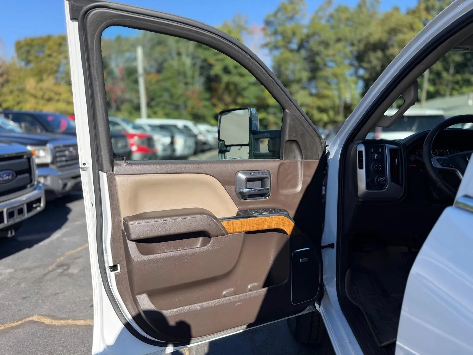 Used 2015 GMC Sierra 2500 SLT AWD/4WD image 30