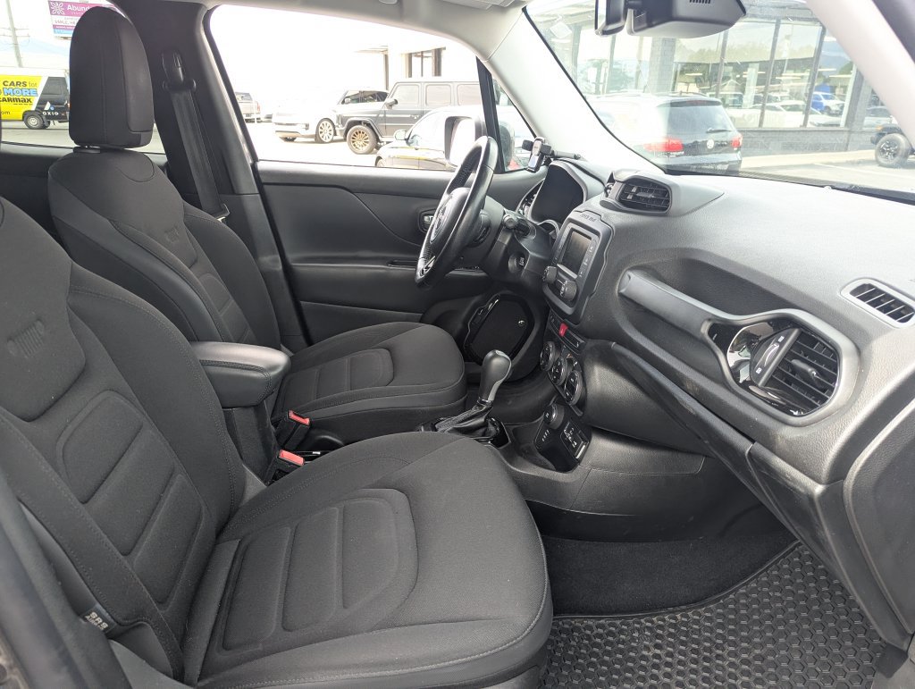Used 2016 Jeep Renegade Latitude AWD/4WD image 32