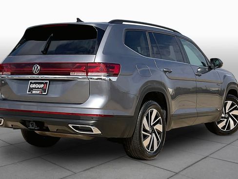 Used 2025 Volkswagen Atlas SE FWD image 12