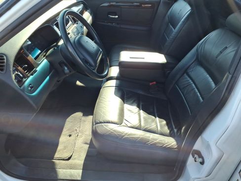 Used 1999 Lincoln Town Car Executive RWD image 9
