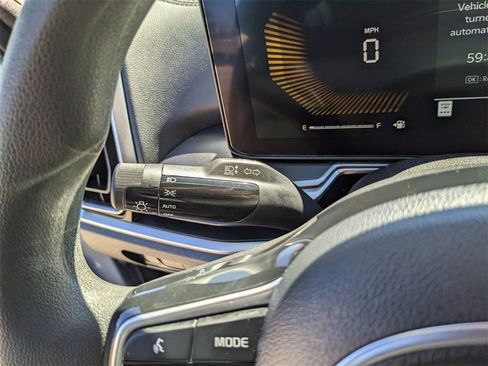 Certified 2025 Kia Sorento LX image 32