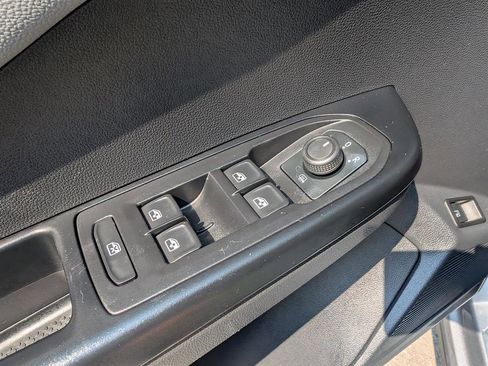 Certified 2024 Volkswagen Taos SE w/ Panoramic Sunroof Package image 27