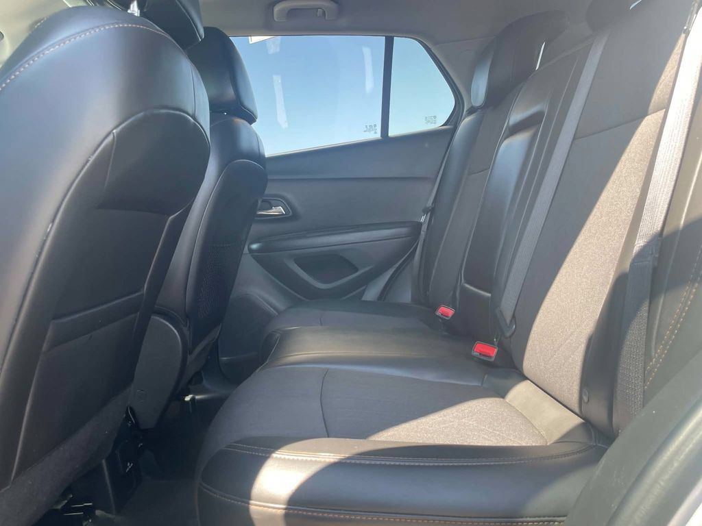 Used 2021 Chevrolet Trax LT w/ Sport Edition FWD image 24