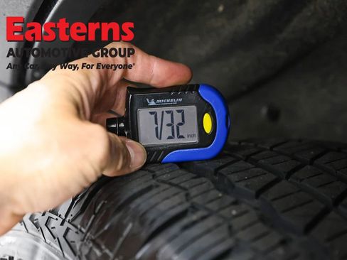 Used 2021 Jeep Grand Cherokee Laredo AWD/4WD image 24