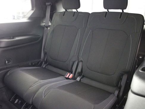 New 2025 Jeep Grand Cherokee L Laredo image 13