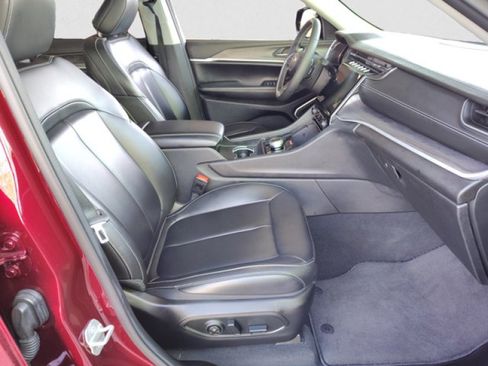 Used 2024 Jeep Grand Cherokee L Limited RWD image 21