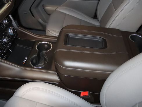 Used 2023 GMC Yukon XL SLT w/ SLT Premium Package AWD/4WD image 48