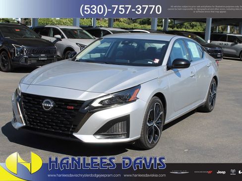 Used 2024 Nissan Altima 2.5 SR FWD image 3