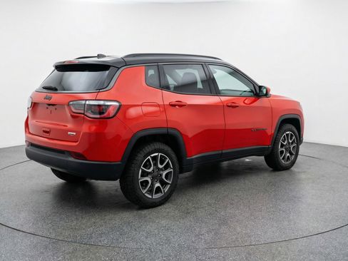 Used 2025 Jeep Compass Trailhawk AWD/4WD image 9