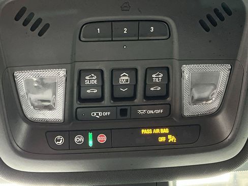 Certified 2023 Chevrolet Traverse LT w/ LT Premium Package AWD/4WD image 30