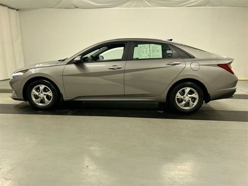 Used 2023 Hyundai Elantra SE image 7